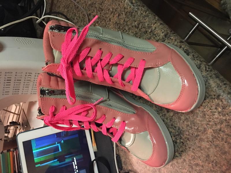 pink shoelaces near me