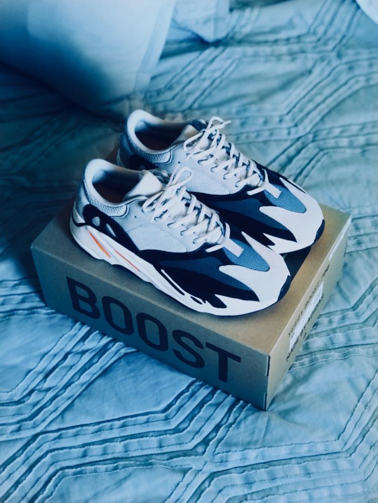 Adidas yeezy shop 700 laces