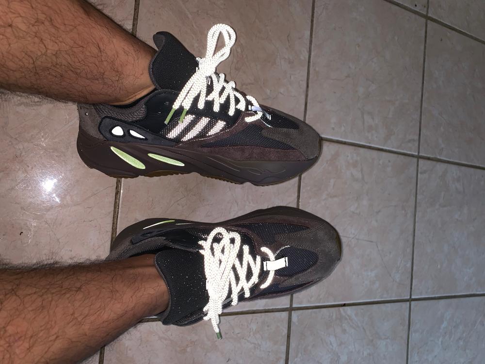 yeezy 700 green laces
