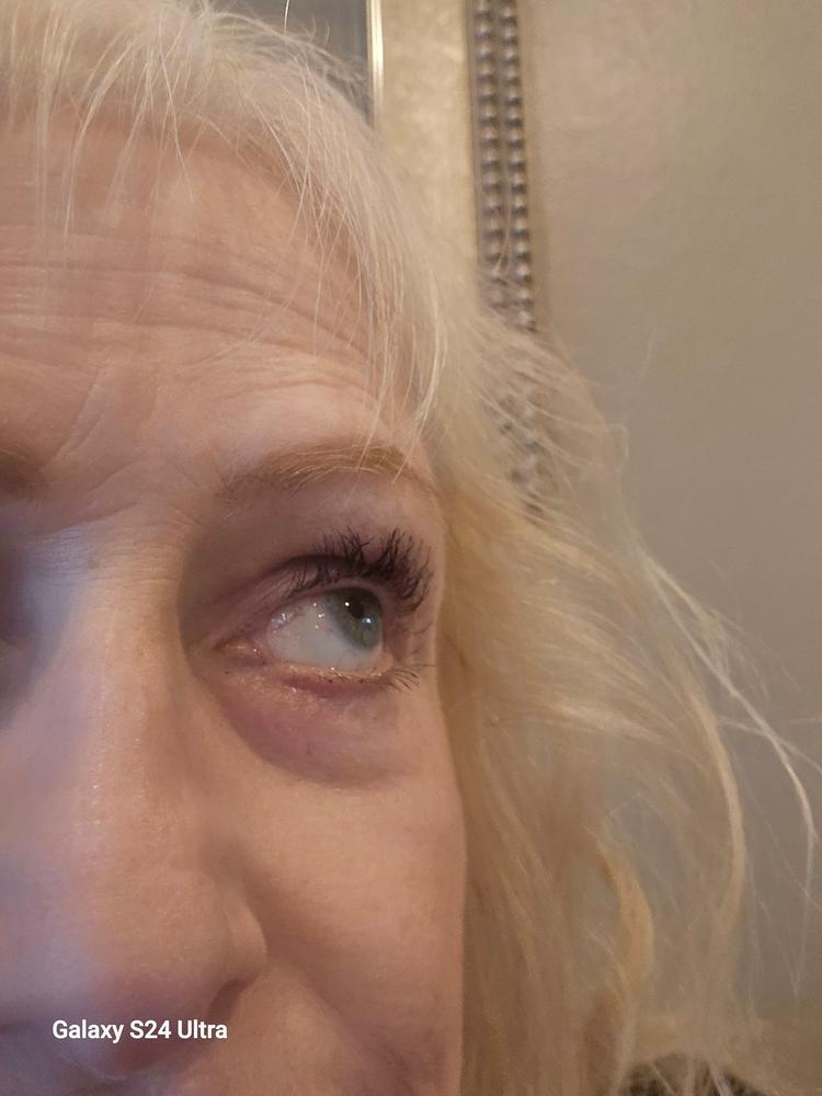 Whats Up Beauty - Watch Me! Volumizing and Lengthening Mascara - Customer Photo From Elease 