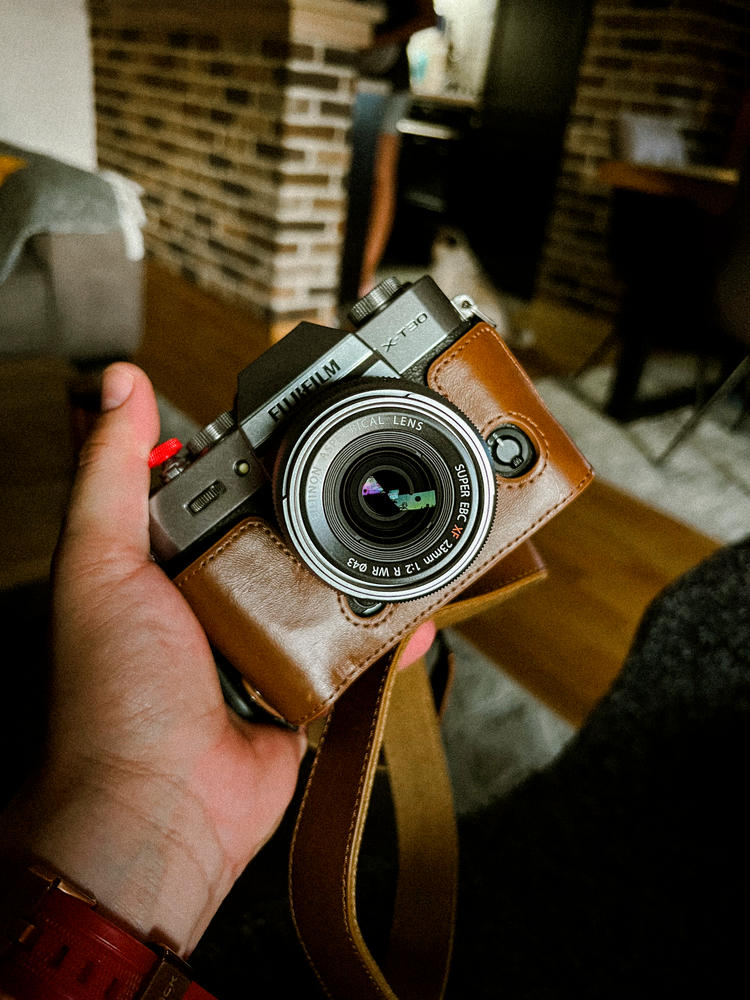 MegaGear Fujifilm X-T30, X-T20, X-T10 (16-50mm/18-55mm Lenses) Ever Ready Leather Camera Case and Strap - Customer Photo From Dshn