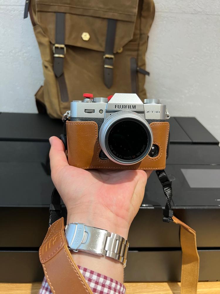 MegaGear Fujifilm X-T30, X-T20, X-T10 (16-50mm/18-55mm Lenses) Ever Ready Leather Camera Case and Strap - Customer Photo From Dshn