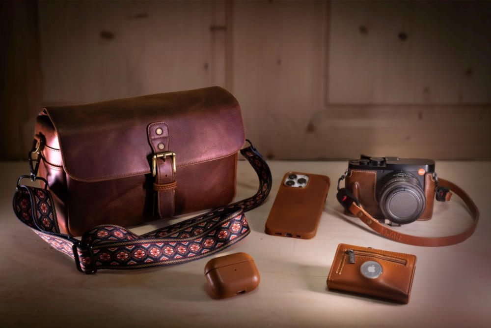 MegaGear Torres Top Grain Leather Camera Messenger Bag for Mirrorless, Instant and DSLR Cameras - Customer Photo From Francesco Zambotti