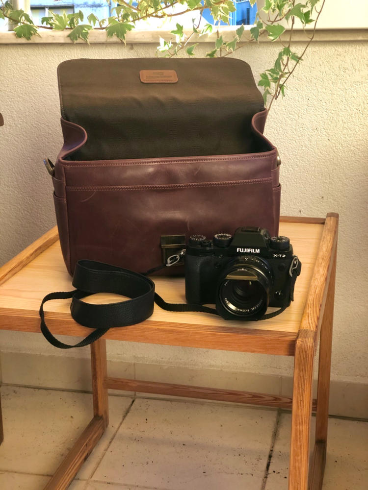 MegaGear Torres Genuine Leather Camera Messenger Bag for Mirrorless, Instant and DSLR Cameras - Customer Photo From Gent D.