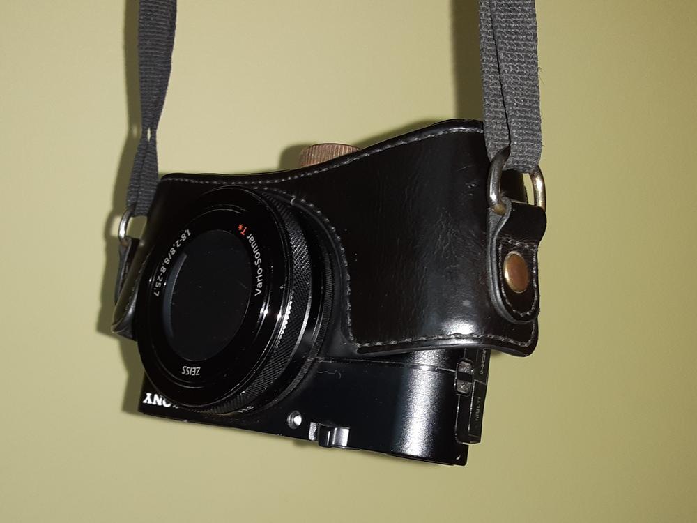 MegaGear Sony Cyber-shot DSC-RX100 VII, DSC-RX100 VI, DSC-RX100 V, DSC-RX100 IV Ever Ready Leather Camera Case with Strap - Customer Photo From H. Reardon