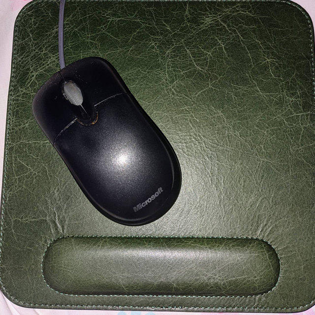 Londo Top Grain Leather Mouse Pad with Wrist Rest - Customer Photo From Kearstinsaul14