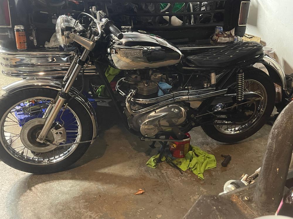T120C Style Exhaust Pipes for Triumph Bonneville 650 Unit or Pre-Unit - Chrome - Customer Photo From Dan
