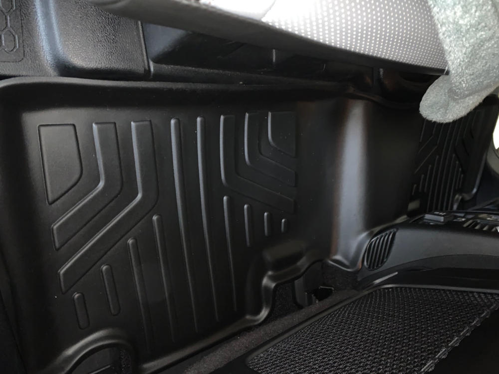 SMARTLINER Custom Fit for 2016-2021 Dodge Durango (with 2nd Row Bucket Seats) - Customer Photo From Chris R.
