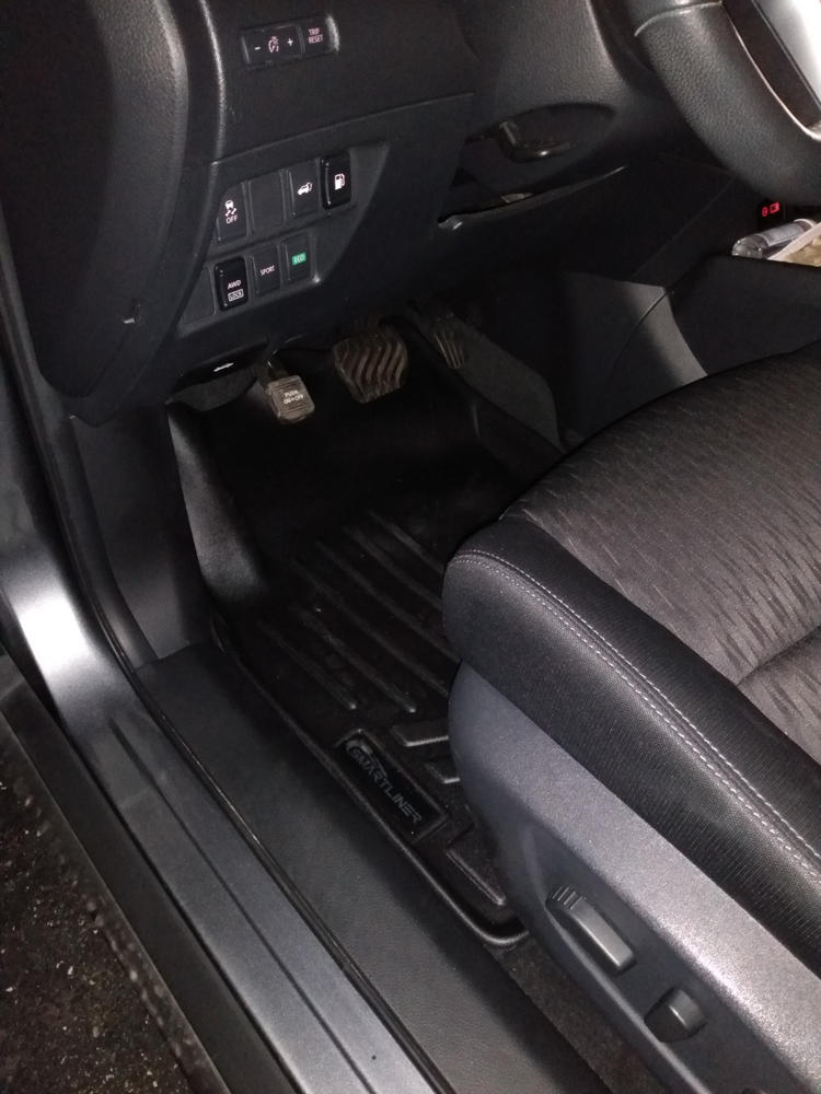 SMARTLINER Custom Fit for 2014-2020 Nissan Rogue (without 3rd Row Seats) - Customer Photo From Cynthia A.