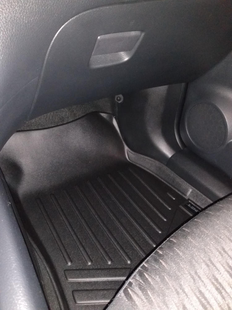 SMARTLINER Custom Fit for 2014-2020 Nissan Rogue (without 3rd Row Seats) - Customer Photo From Cynthia A.