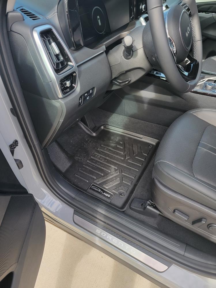 SMARTLINER Custom Fit Floor Liners For 2021-2023 Kia Sorento (with 2nd Row Bucket Seats No CC) - Customer Photo From Julius T.