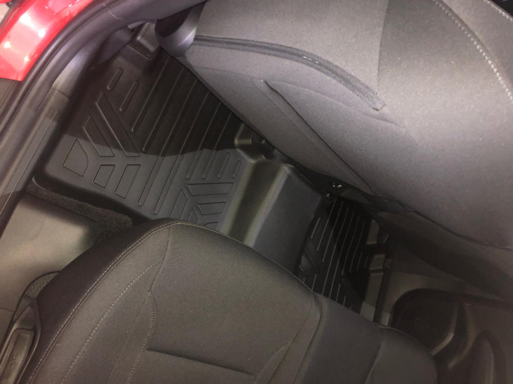 SMARTLINER Custom Fit  for 2022 Hyundai Tucson ( standard audio system  ) - Customer Photo From Andrea R.