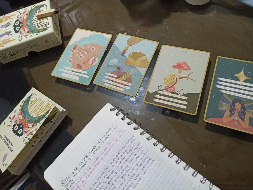 Oráculo Encuentra - 44 cartas y libro guía para encontrar respuestas - Customer Photo From Claudia Solis