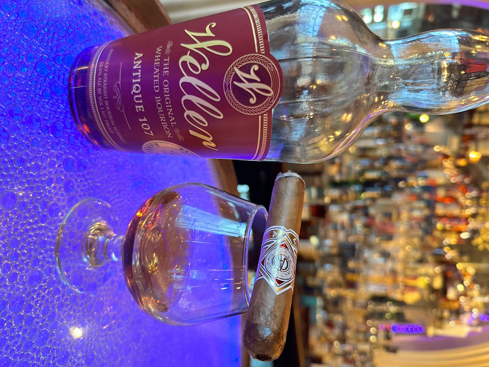 Old Weller Antique 107プルーフ 750ml Buy Old Weller Antique 107 Bourbon Online | Whiskey Caviar