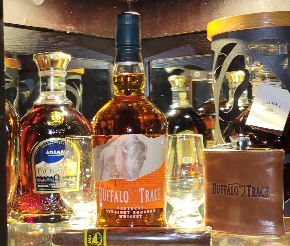 Buffalo Trace 750ml 2本セット Buffalo Trace Dual Pack – Bourbon Whiskey 2 x 750ml – Rare
