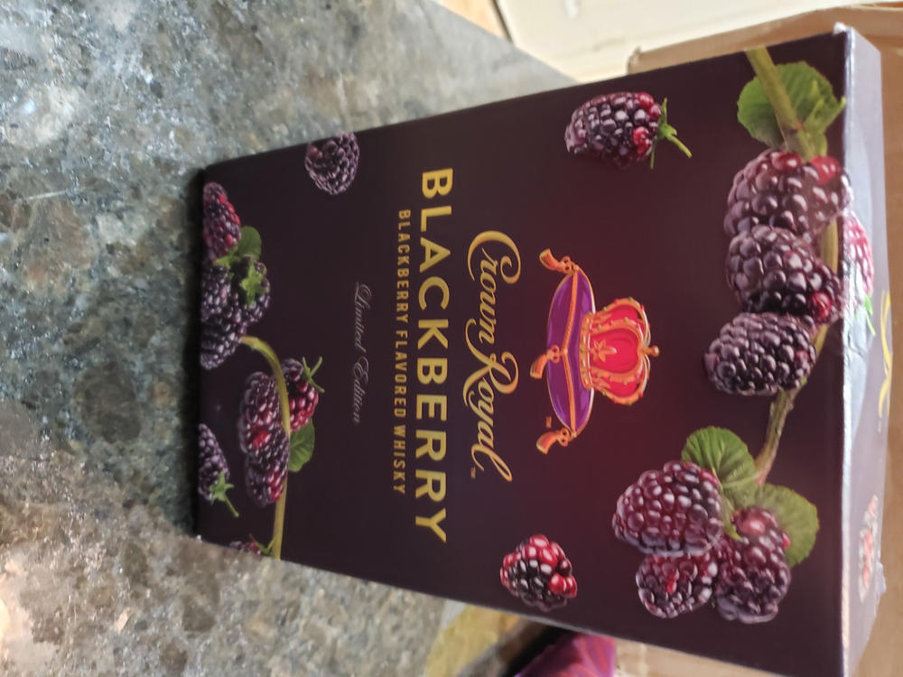 Crown Royal Blackberry Flavored Whisky – Wooden Cork