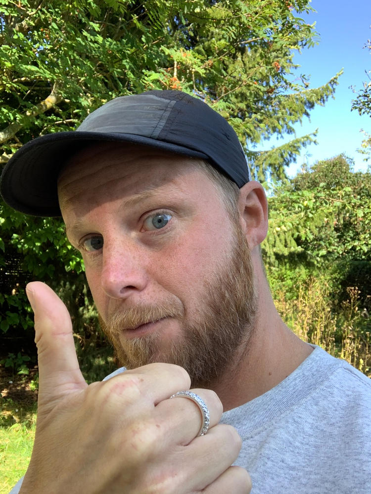 satisfy trail running cap