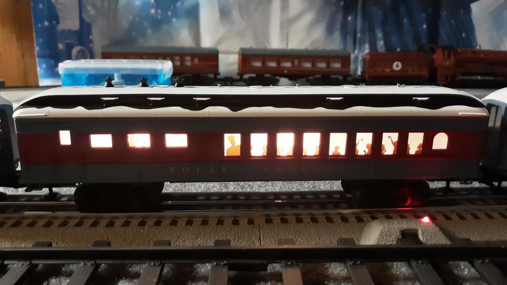 lionel polar express diner car