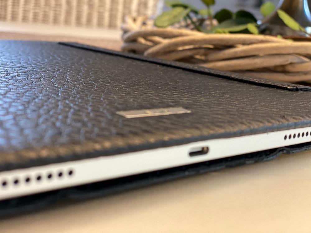 Libretto iPad Pro 12.9” Leather Case (2022) - Customer Photo From Thomas D