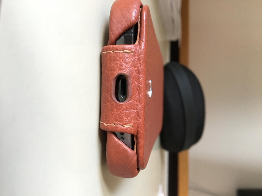 Top iPhone 12 & 12 Pro MagSafe leather case - Customer Photo From Matthias Kern