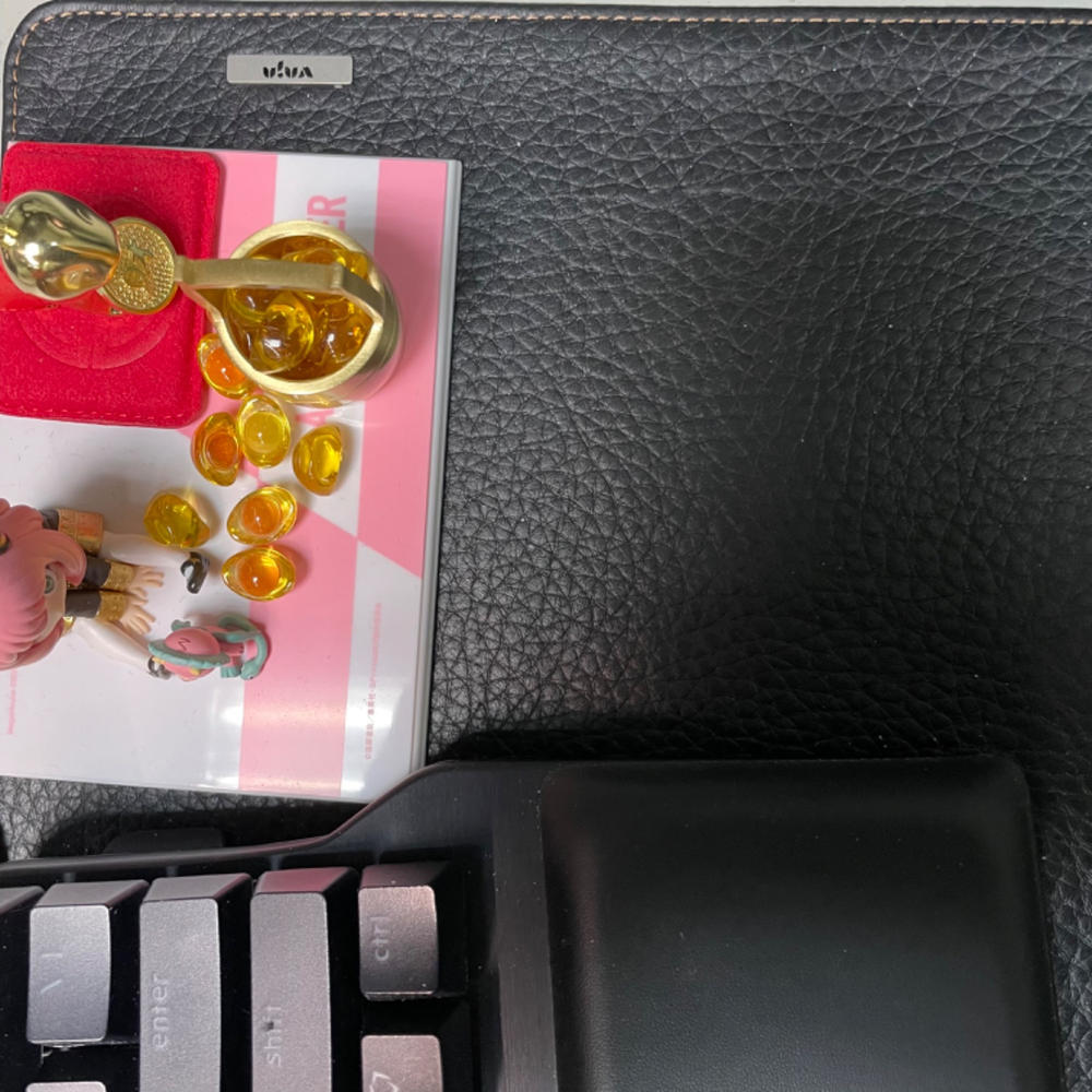 Deluxe Leather Desk Pad - Customer Photo From Irvin Huang