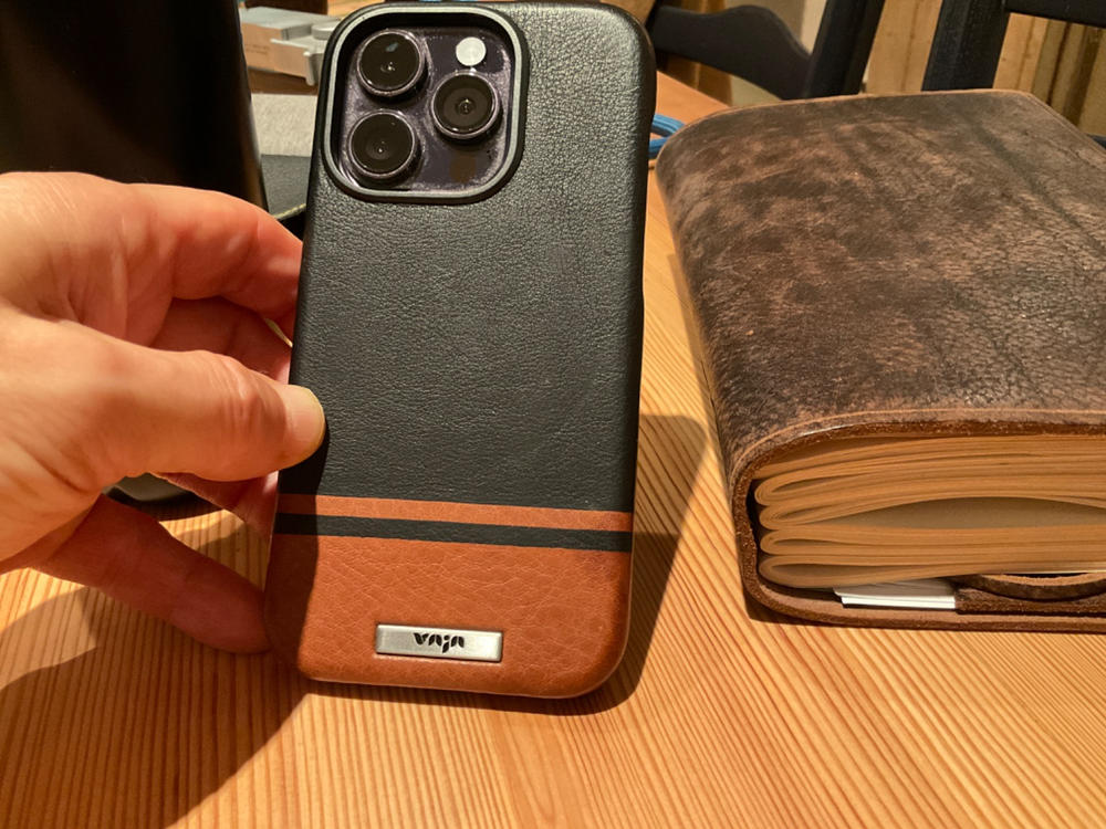 Grip iPhone 14 Pro leather case - Customer Photo From Neil Ferris