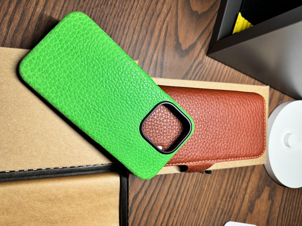 Custom V-Mag Leather Case for iPhone 15 Pro Max - Customer Photo From Konstantinos Kanavas