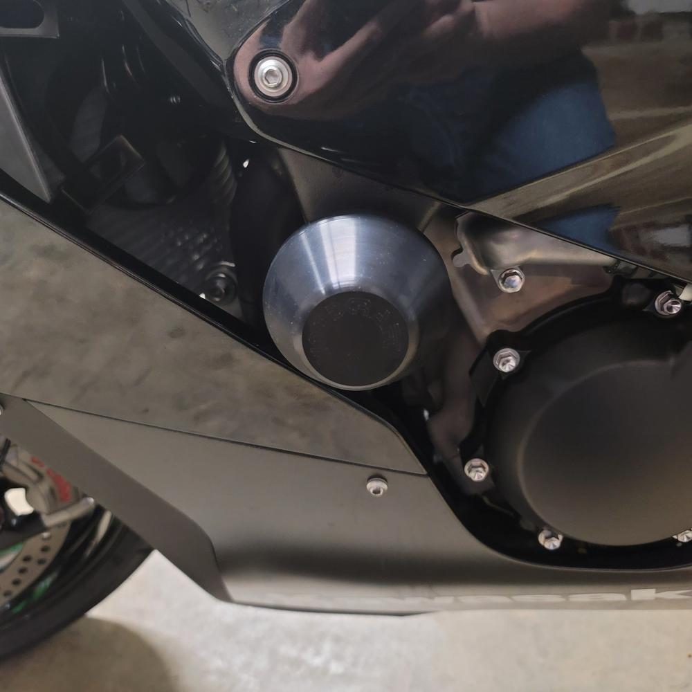 50-0170 Kawasaki ZX10R Frame Silder Kit w/ pucks - Customer Photo From Anonymous