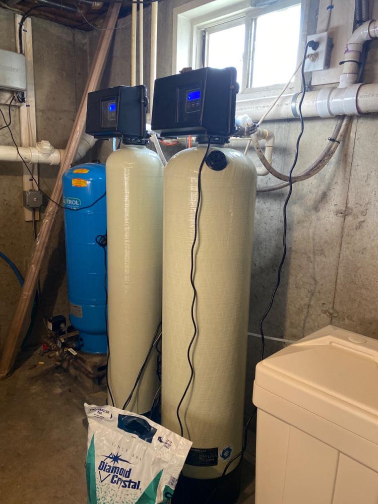 Fleck 2.5 Cubic Foot 2510SXT Acid Neutralizer & Fleck 5600SXT 48,000 Grain Water Softener - Customer Photo From Donna Whalen