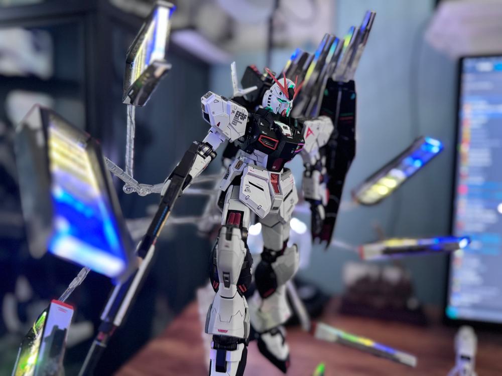 MG 1/100 RX-93 Nu Gundam 