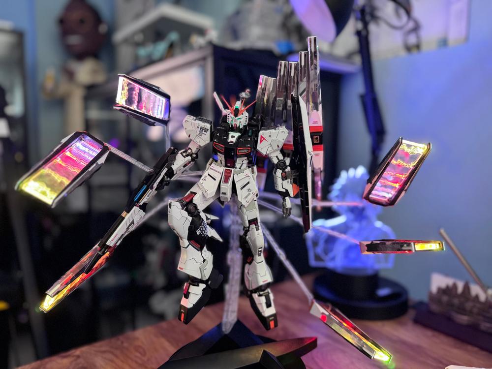 MG 1/100 RX-93 Nu Gundam 