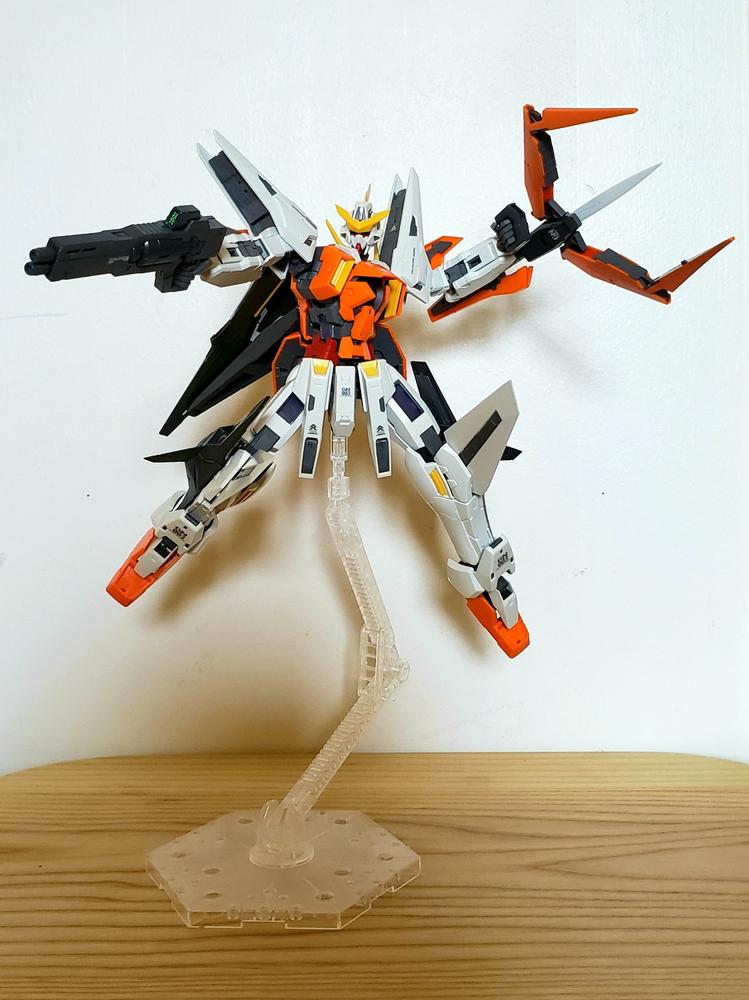  Gundam 00: Gundam Kyrios, Bandai Spirits MG 1/100 : Arts,  Crafts & Sewing