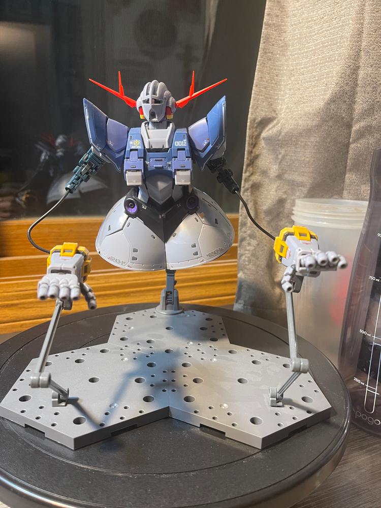 Mobile Suit Gundam Zeong 1:144 Scale Real Grade Model Kit