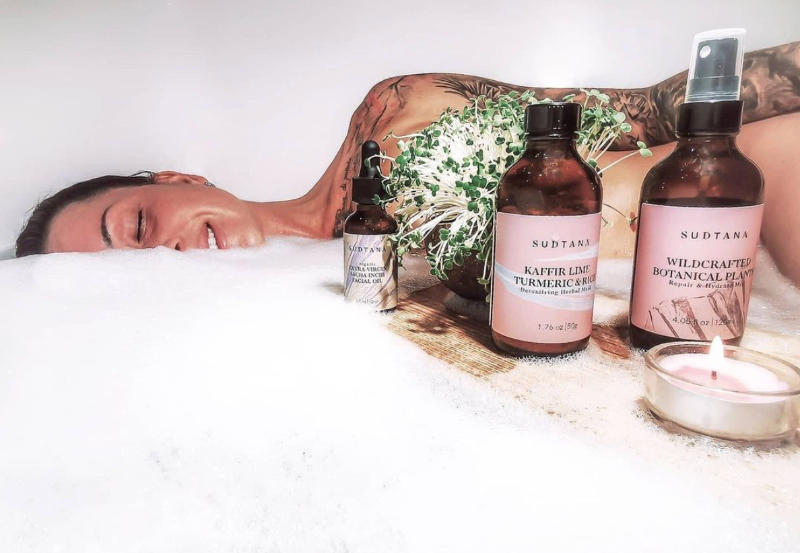 SUDTANA Kaffir Lime, Turmeric & Rice Detoxifying Herbal Mask - Customer Photo From Radka Skokanova