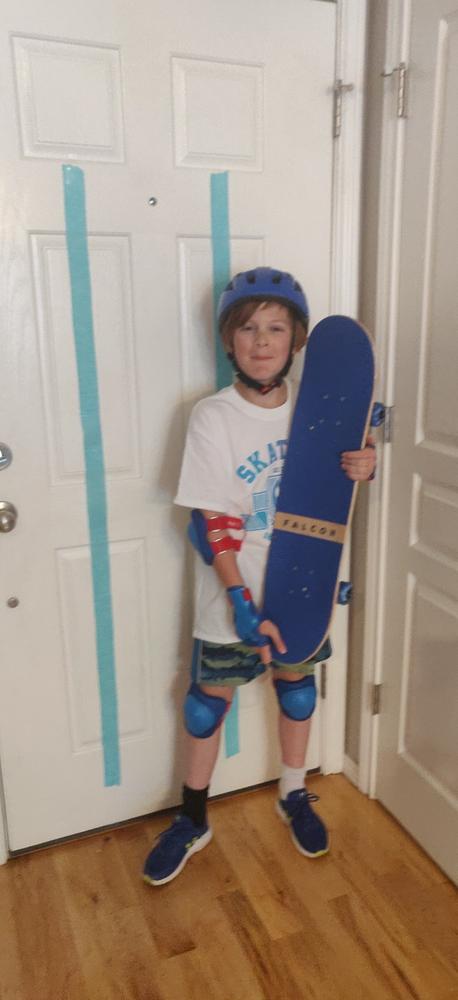 SkateXS Starboard Beginner Complete Skateboard for Kids - Customer Photo From Lori White