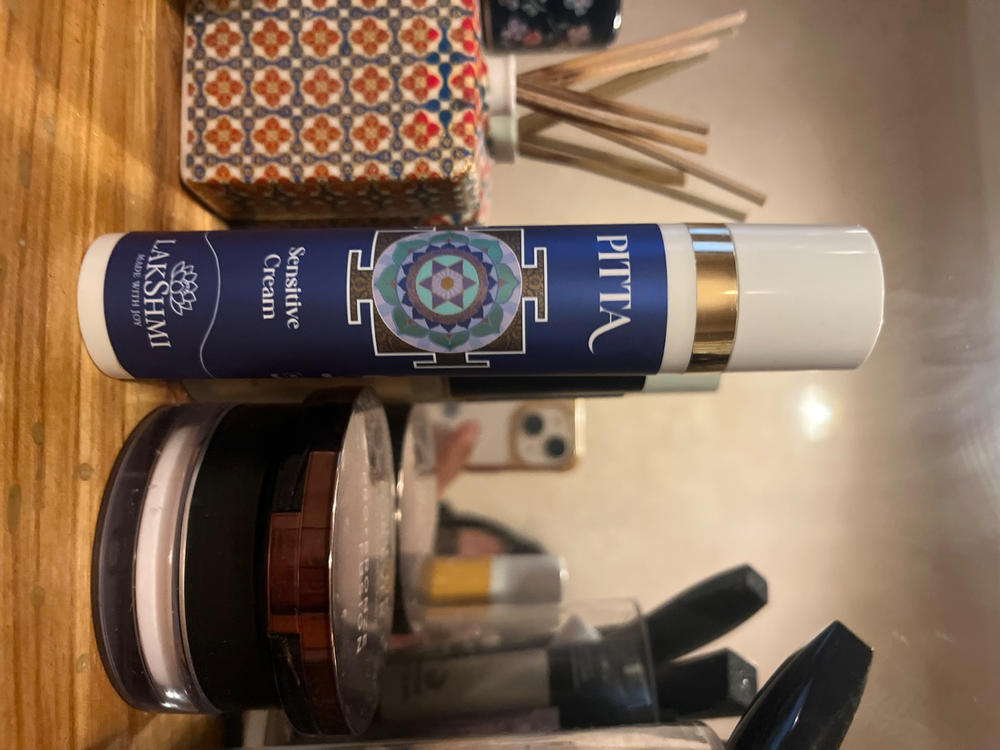 Crema Protettiva alla Rosa Sensitive Lakshmi - Customer Photo From Roberta Monti