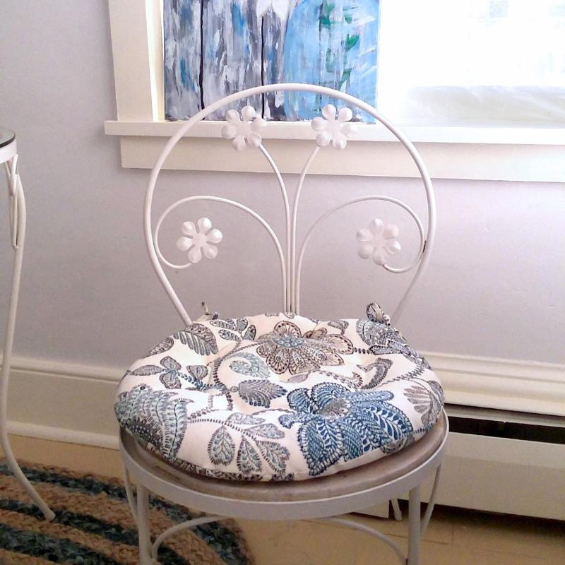 Boutique Floral Blue Bistro Chair Pad 16" Round Cushion with Ties