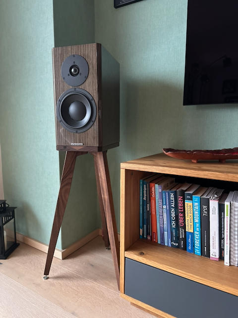 Dynaudio Special Forty 40 Speaker Stands 140-900mm (Pair) - Shaped Top Plate - Customer Photo From Christian Rossner
