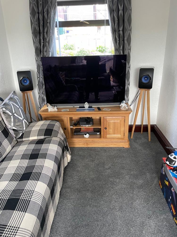 KEF LS50W Speaker Stands 140-900mm (Pair) - Customer Photo From John R.