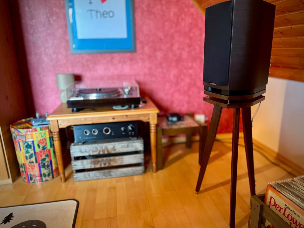 Sonus Faber Sonetto II Speaker Stands 140-900mm (Pair) - Shaped Top Plate - Customer Photo From Jens bauer