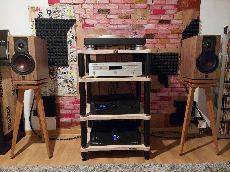 Dali Rubikore 2 Speaker Stands 140-900mm (Pair) - Shaped Top Plate - Customer Photo From Manfred Galler