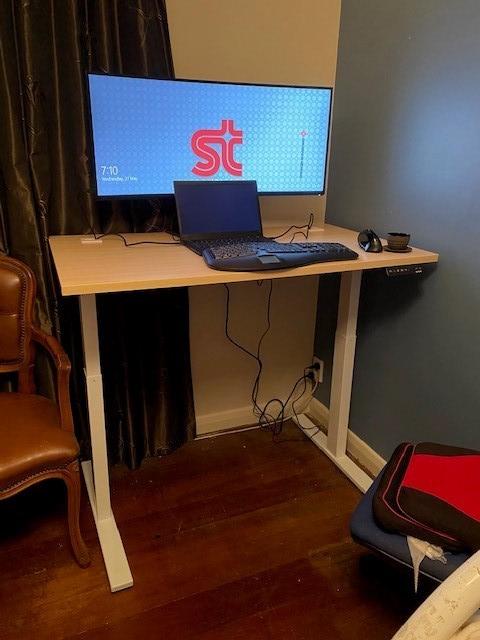 Evolve Electric Standing Desk 700 Deep - Customer Photo From Ian Prisk