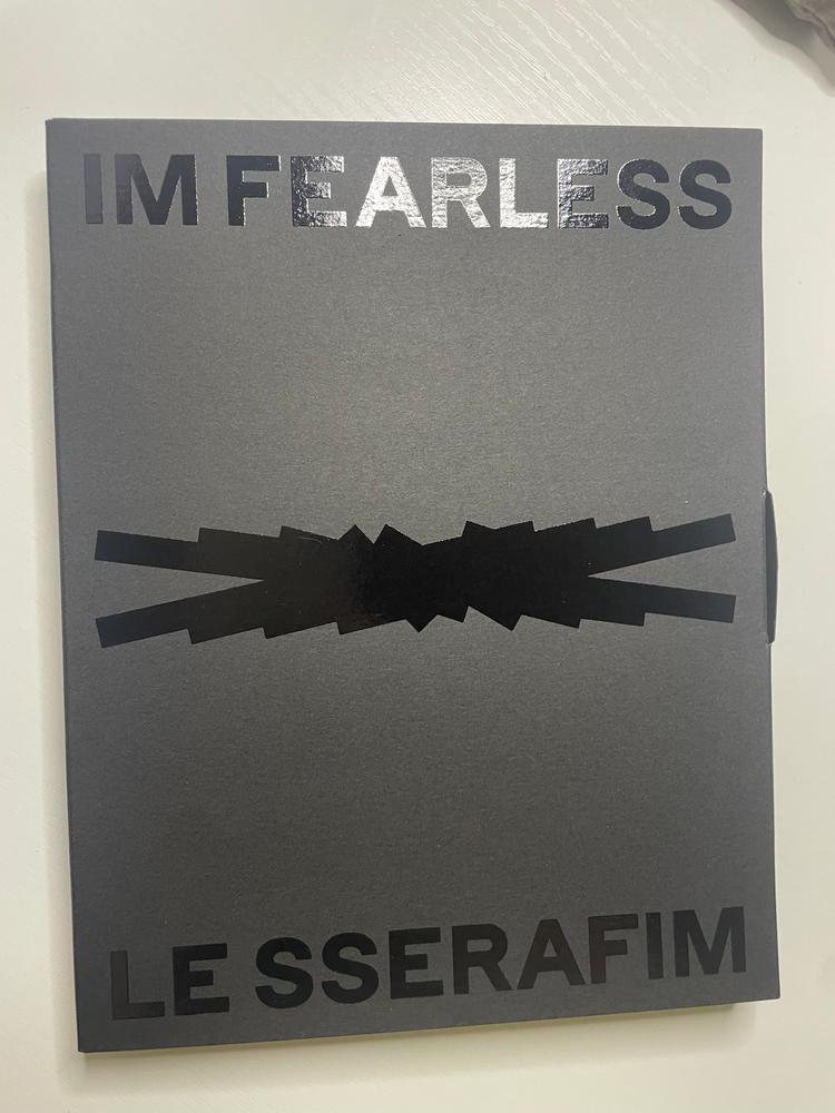LE SSERAFIM (Fearless) The First Moment In Your Hands
