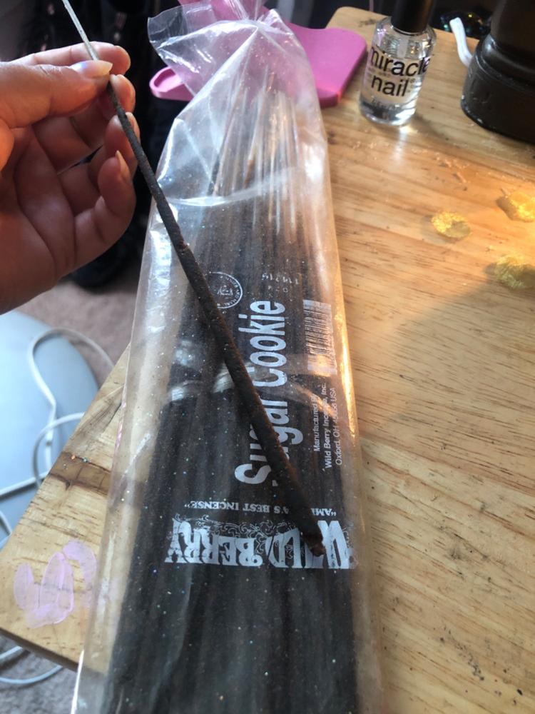 Wild Berry Traditional Incense Sticks (100 Pack) - Customer Photo From Amber Perez 