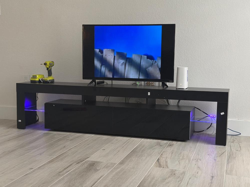 Milano 200 TV Stand - Customer Photo From Lauren Bohnen