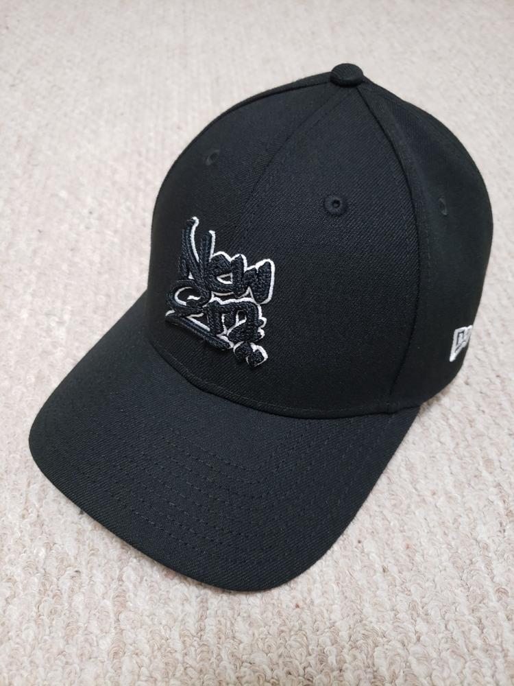 キャップ New Era 940UNST NE SCRIPT SERIES BLK 9FORTY トラッカー Script Logo グラファイト/クロームメッシュ