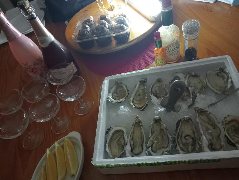 Large Fresh Oysters | Live Box | Farmed on the West Coast | x12 - Customer Photo From wendy v.