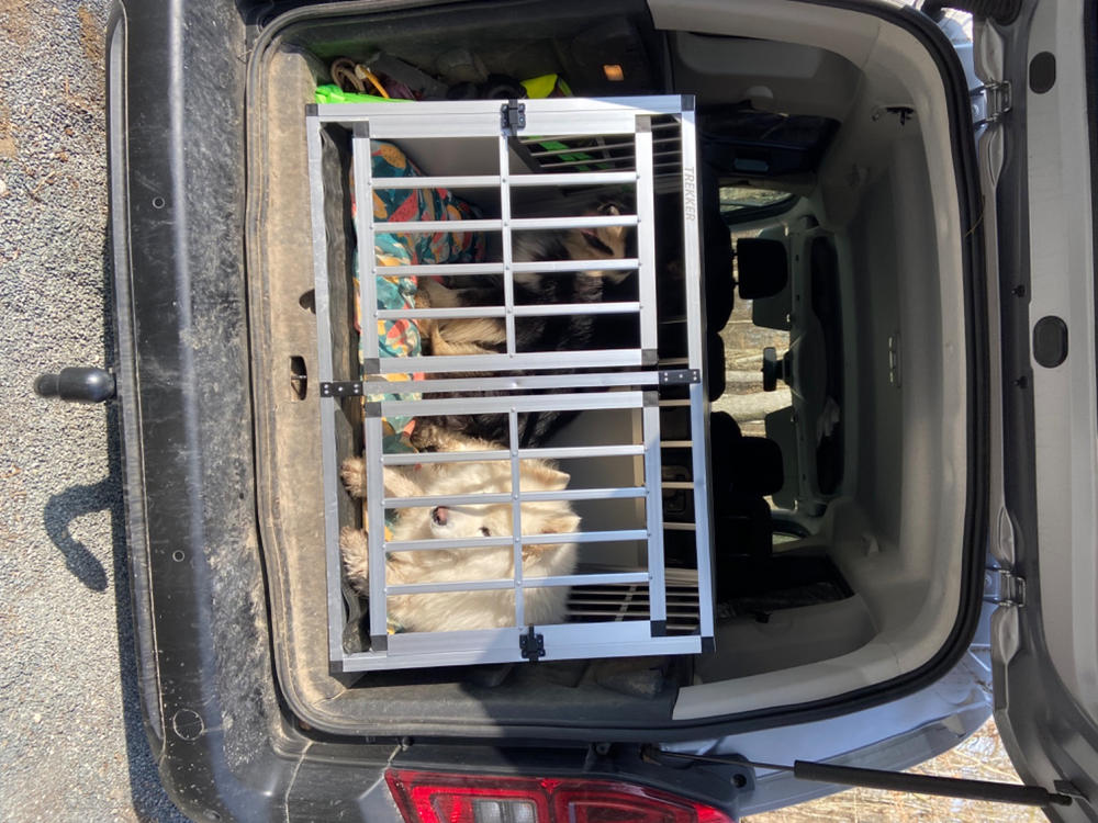 Trekker Dog Crate XXL 104x90.5x69.5cm - Customer Photo From Elodie Garros