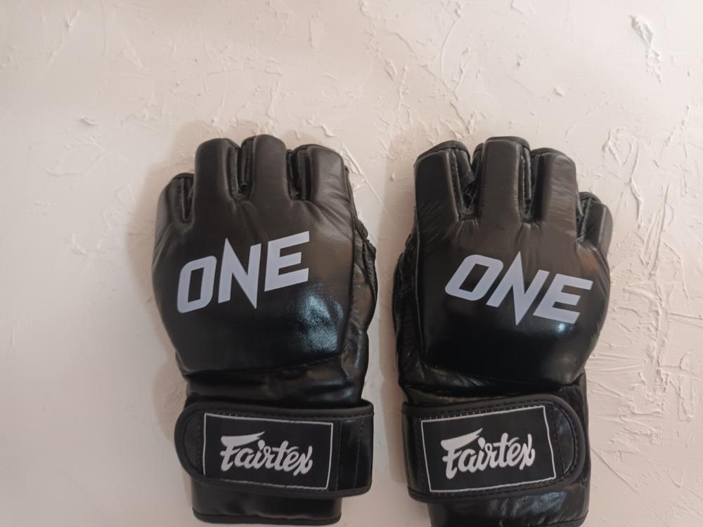 ONE x Fairtex MMA Gloves (Black) - Customer Photo From Maria Ivani