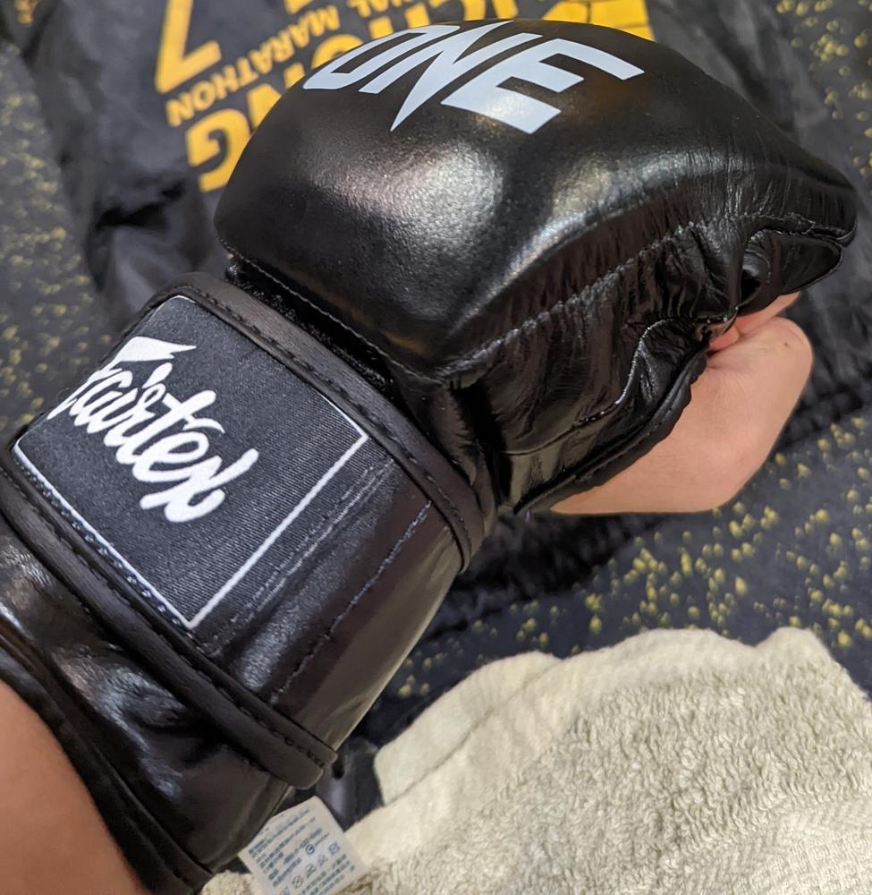 ONE x Fairtex MMA Gloves (Black) - Customer Photo From MING-CHUN CHANG